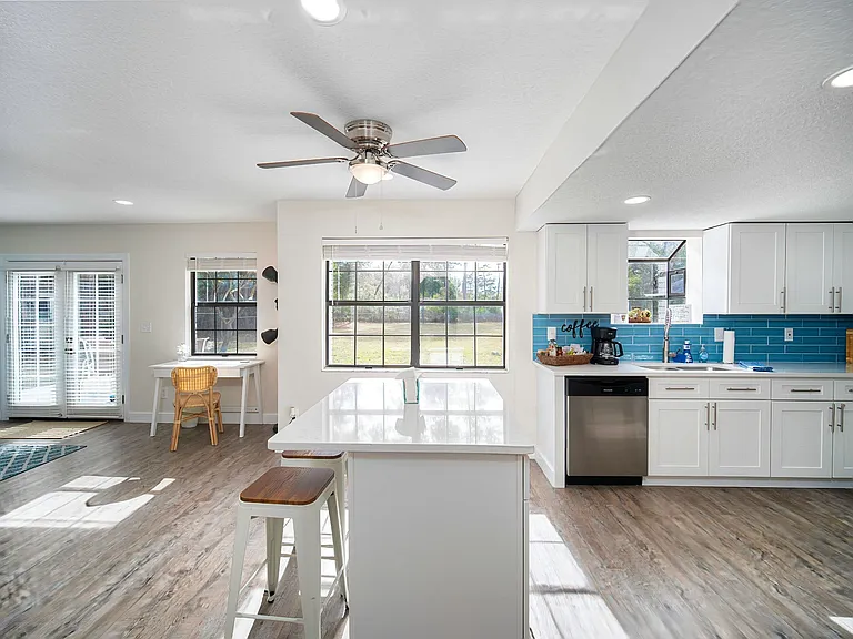 Winterhawk Dr — Photo 34
