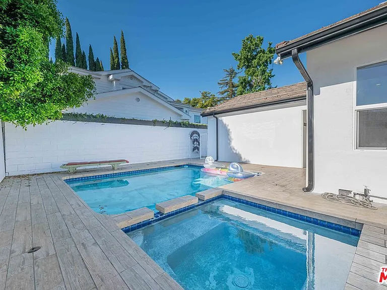 5515 Longridge Ave — Photo 15