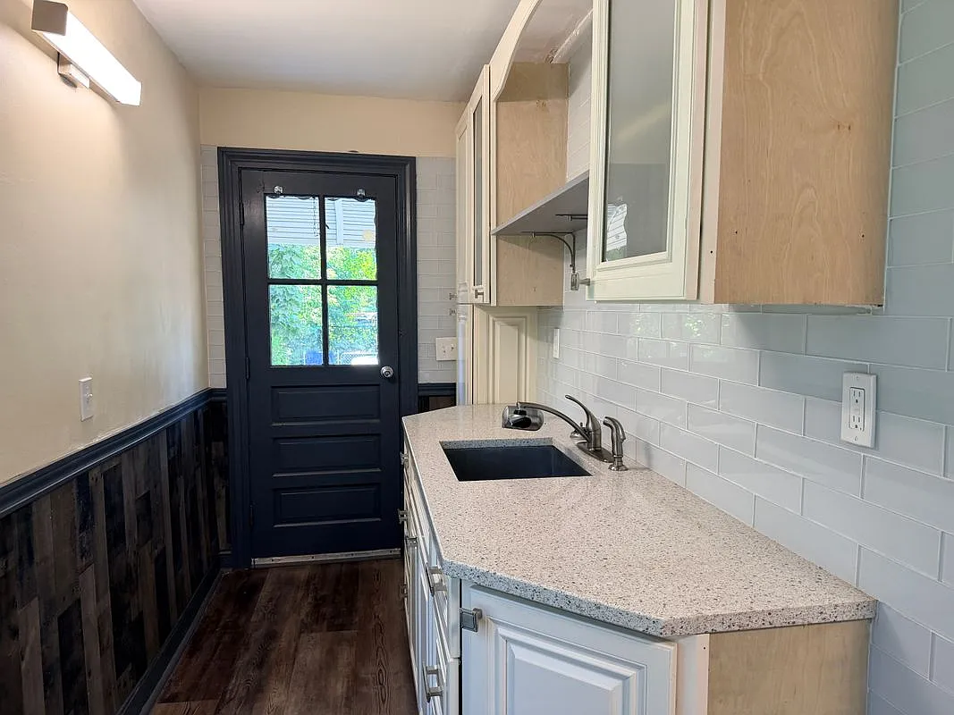 2 bed, 3.0 bath, 2054 sqft, $1,800 — Photo 3