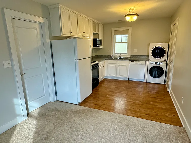 114 Caty Ln — Photo 4