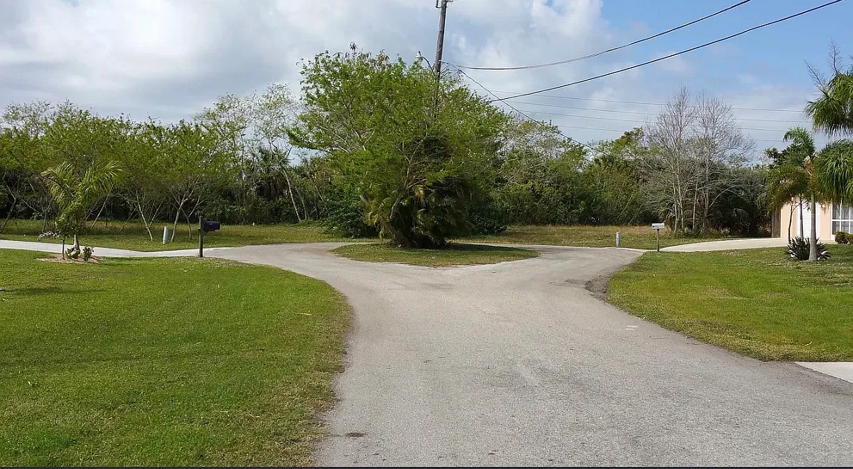 611 Sturgeon Pl — Photo 3