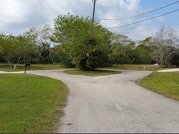 3rd image of 611 Sturgeon Pl