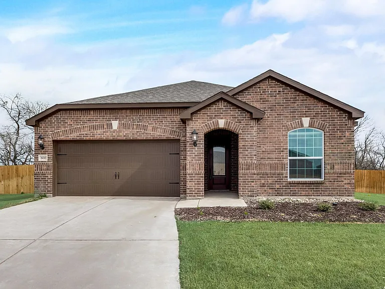 800 Jackel Dr — Photo 1