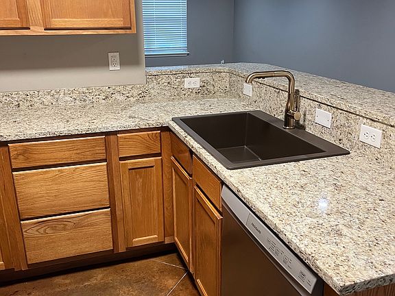 5th image of 29 E Lincoln Ave