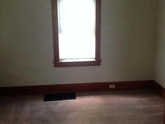 4th image of 1018 Claremont St