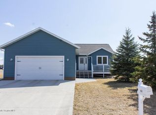 207 9th St SW, Perham, MN 56573