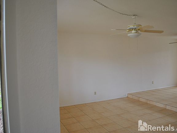3rd image of 946 N Cherry