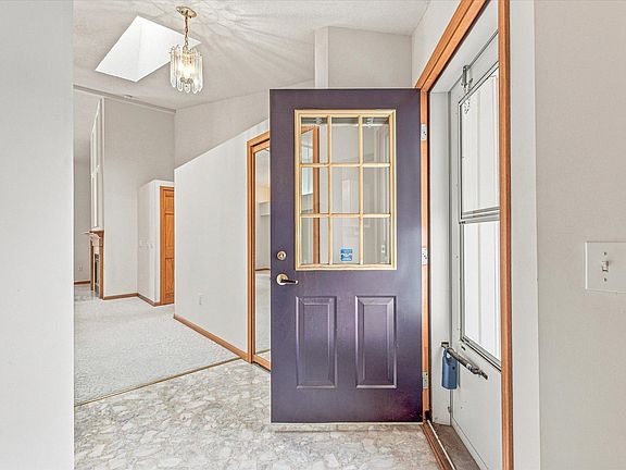 2nd image of 7588 Ojibway Park Bay