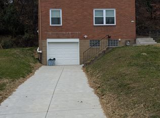 935 Millerdale St, Pittsburgh, PA
