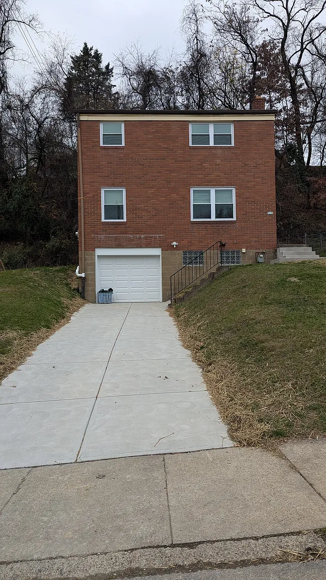 935 Millerdale St photo 1