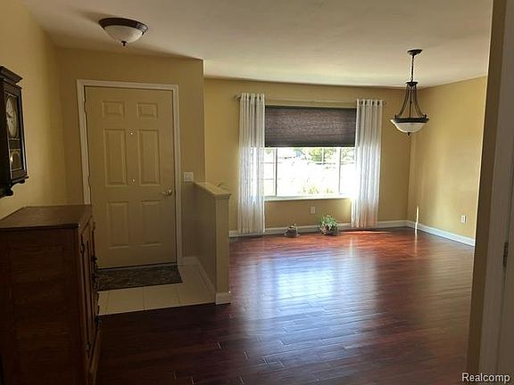 2nd image of 6220 Thorncliff Dr