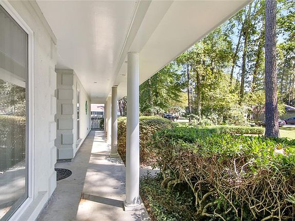 3rd image of 225 Laura Dr S