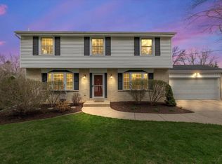 3200 Sunny View Ln, Brookfield, WI 53005