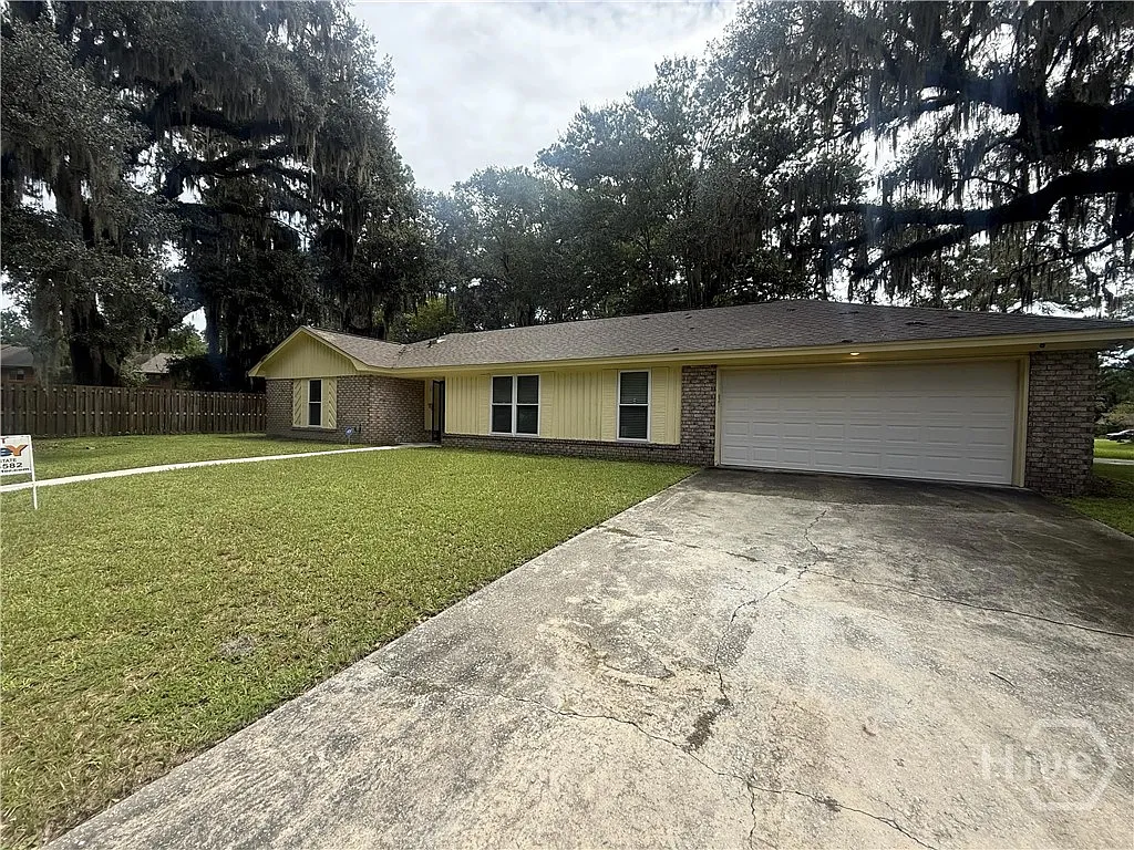 3 bed, 2.0 bath, 1691 sqft, $2,500 — Photo 2