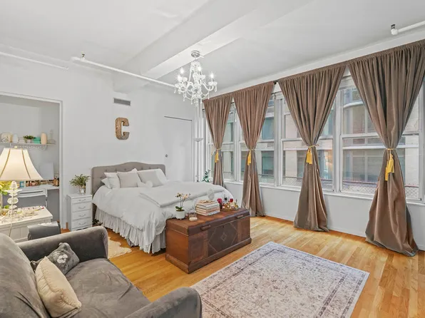 335 West 38th Street image 17 of 21