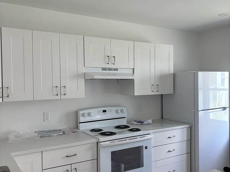 94 Pleasant St #B — Photo 2