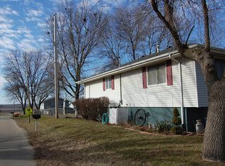 401 Summit St, Center Point, IA 52213