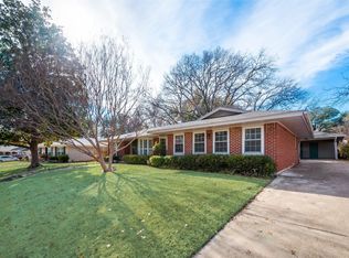 1215 Crestridge St, Ennis, TX 75119