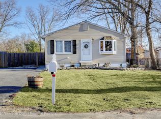 5 Pearl Dr, Howell, NJ 07731