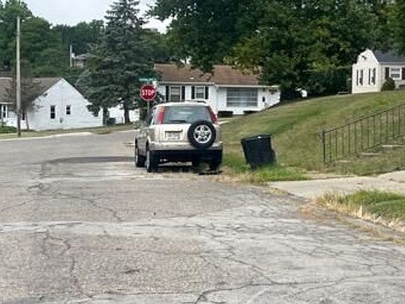 4th image of 588 Valley View Dr