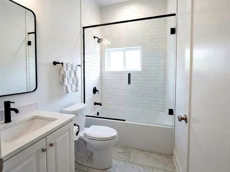 3122 N Harding Ave #2W — Photo 3