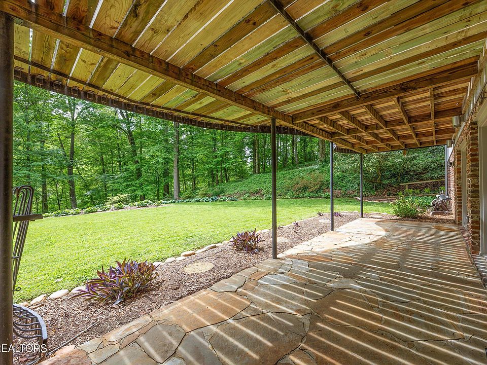 40th image of 3521 Montlake Dr