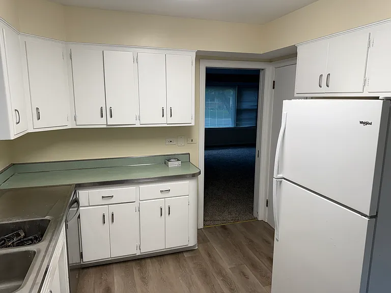 1029 E Liberty Dr — Photo 12