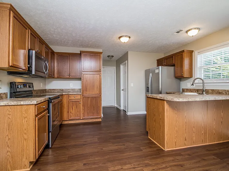730 General Barksdale Dr — Photo 6