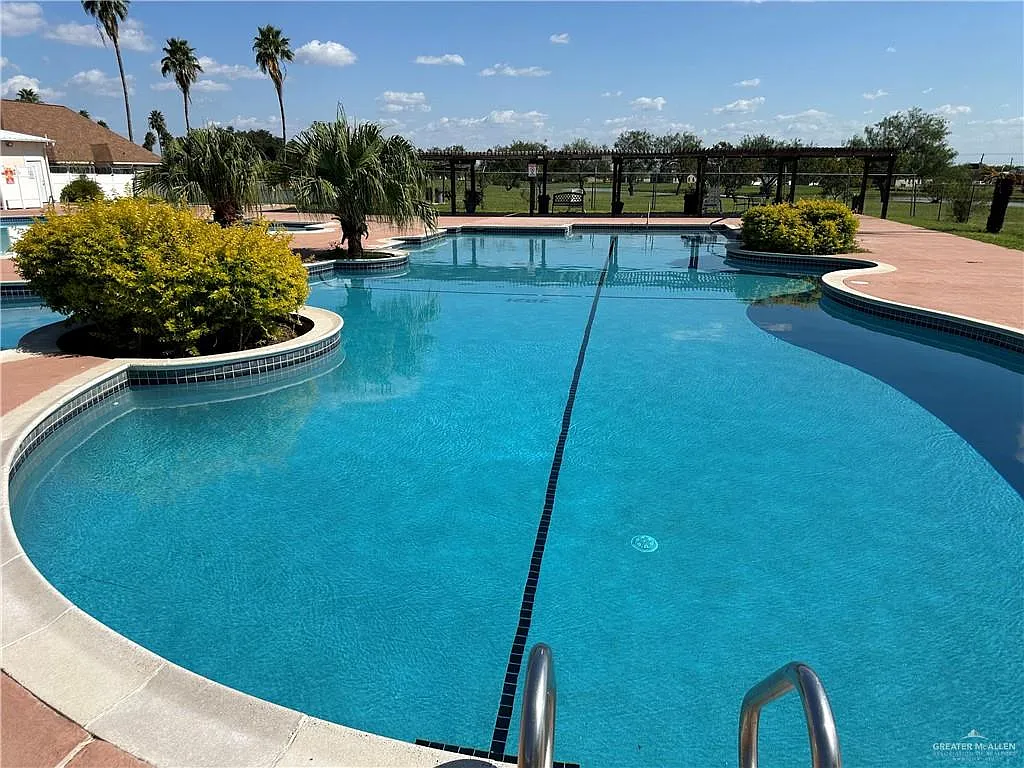 2 bed, 2.5 bath, 1230 sqft, $950 — Photo 3
