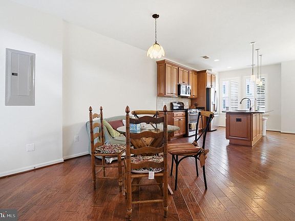 5th image of 8922 Center St