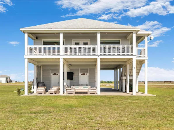 299 Bay Dr, Palacios, TX 77465