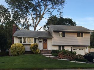 14 Richard Ln, Syosset, NY 11791