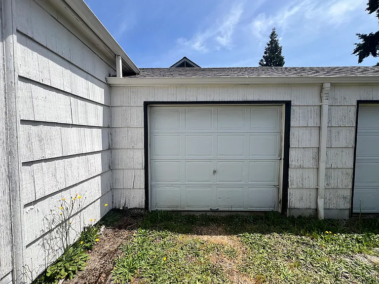 616 5th Ave SE — Photo 17