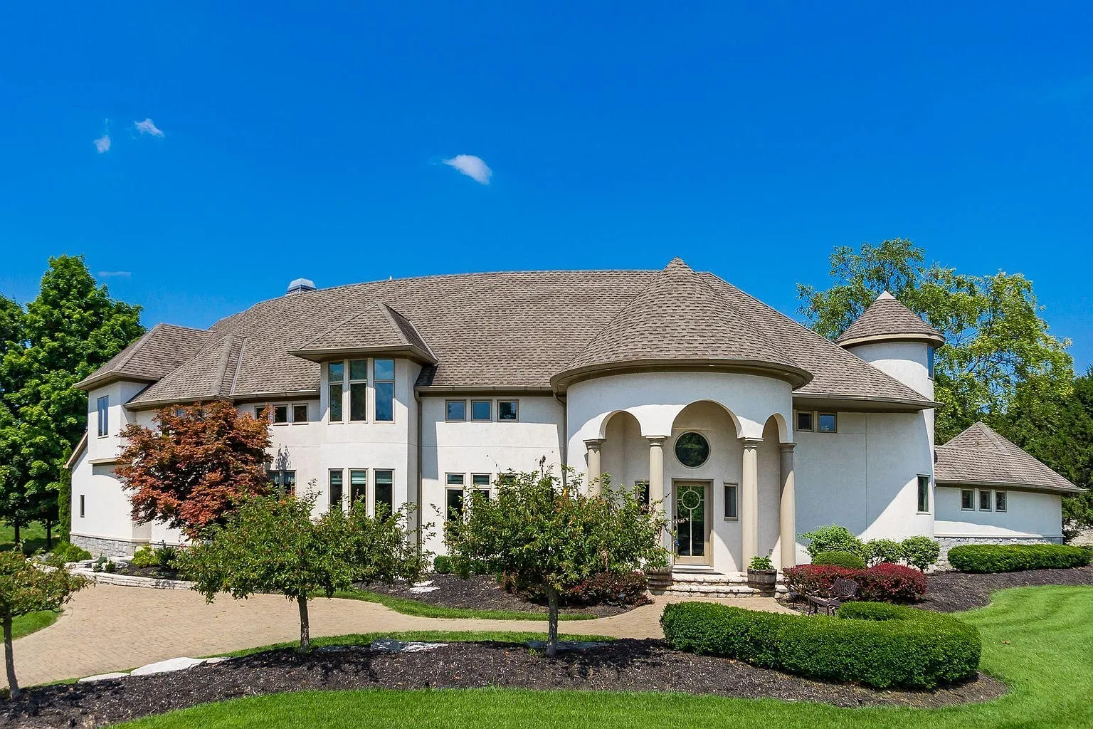 5 bed, 4.5 bath, 8072 sqft, $7,500 — Photo 2