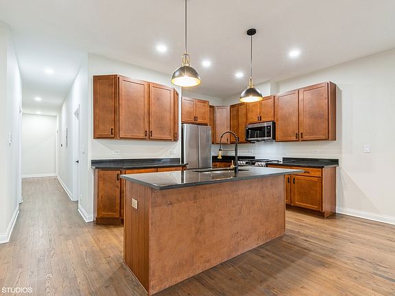 3rd image of 2310 W Jackson Ave #2E