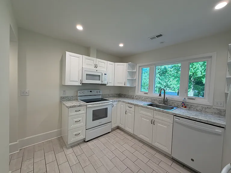 1014 Pecan Dr — Photo 4