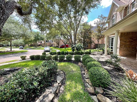 3rd image of 1002 Woodcreek Cove Ln