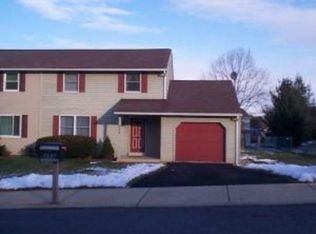 353 Edgehill Dr, Akron, PA 17501