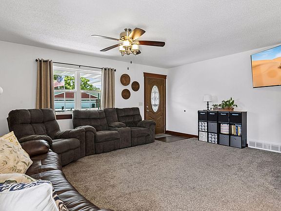 3rd image of 166 Amber View St