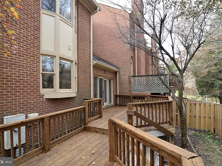 10200 Aspen Willow Dr — Photo 56