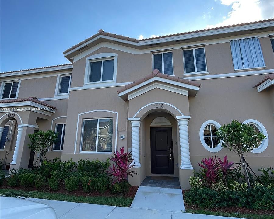 1st image of 1018 SE 23rd Ave #1018