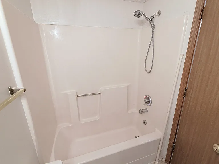 Campus Edge Apartments — Photo 12