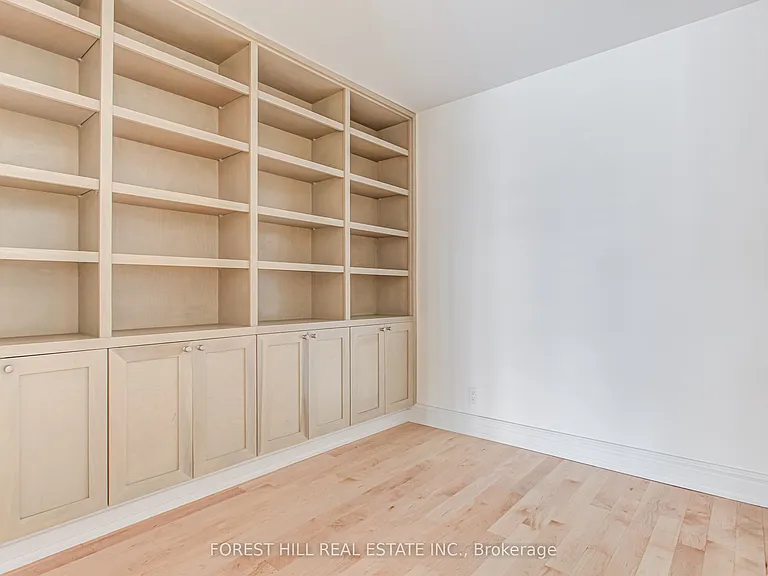 38 Avenue Rd #201 — Photo 22