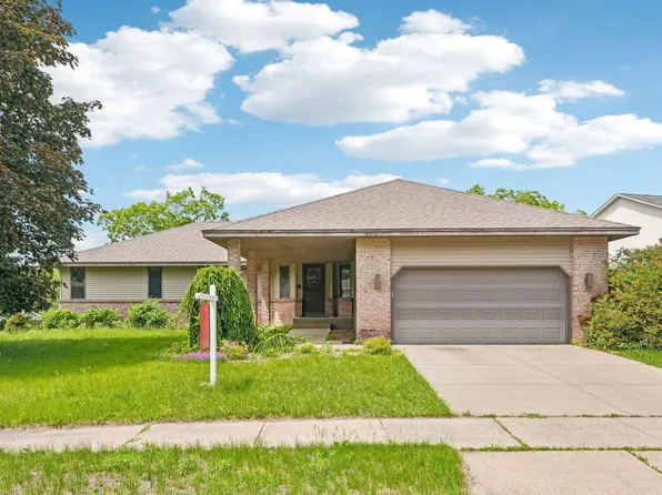 8912 Vincent Pl, Bloomington, MN 55431