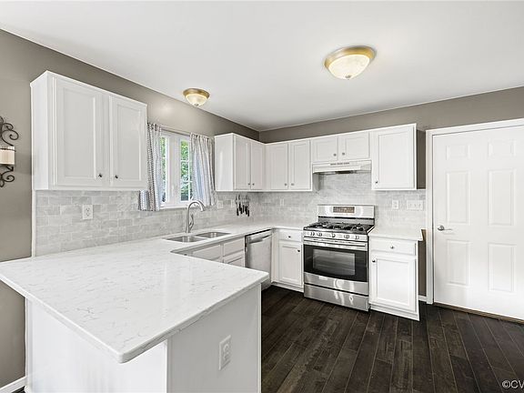3rd image of 9861 Willow Glen Ct