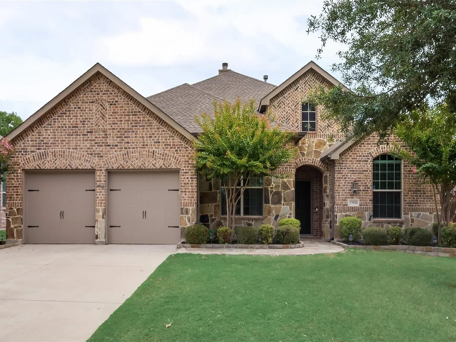 2908 Kirkwood Dr — Photo 1