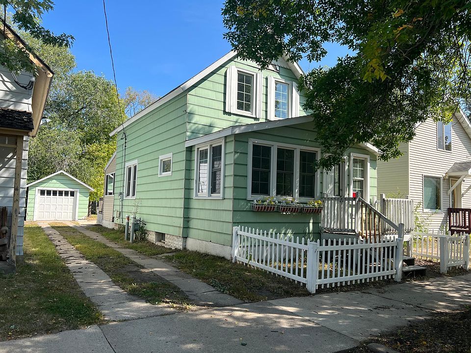 1st image of 422 15th Ave N