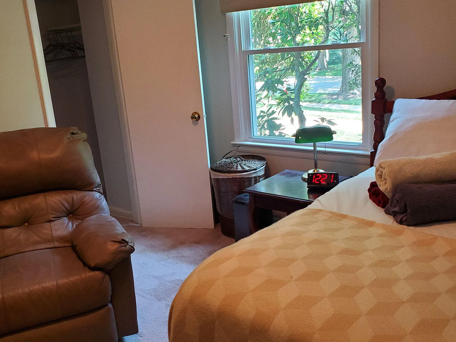 2 bed, 2.0 bath, 1900 sqft, $1,754 — Photo 2