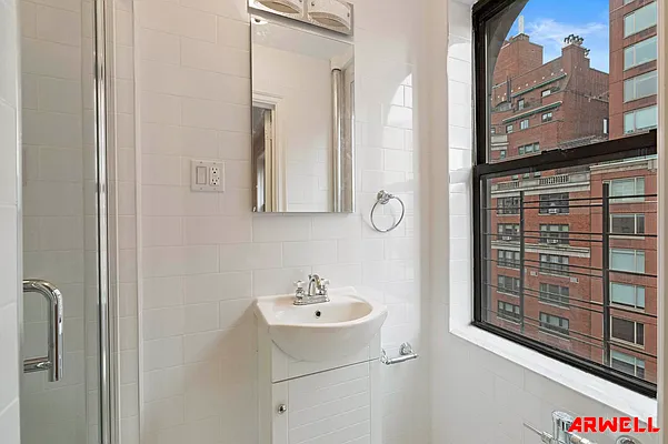 Rented by Arwell Realty | media 16