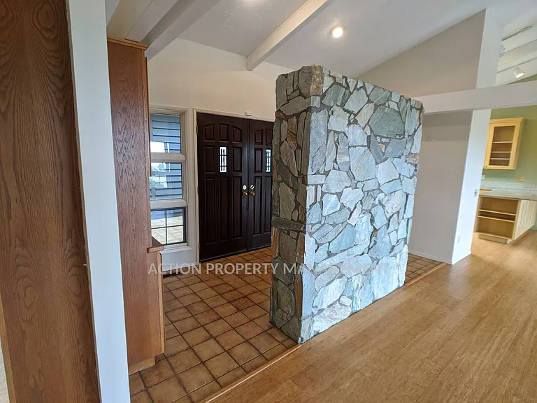 251 Old Schoolhouse Rd — Photo 7